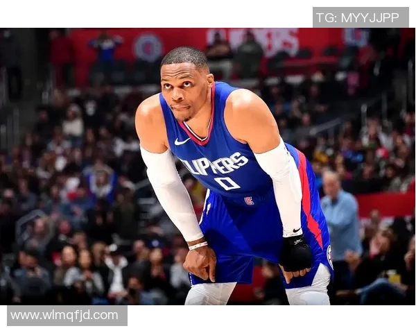 布鲁克洛佩斯:从NBA巨星到篮球战术的关键角色解析 布鲁克洛佩斯:从NBA巨星到篮球战术的关键角色解析