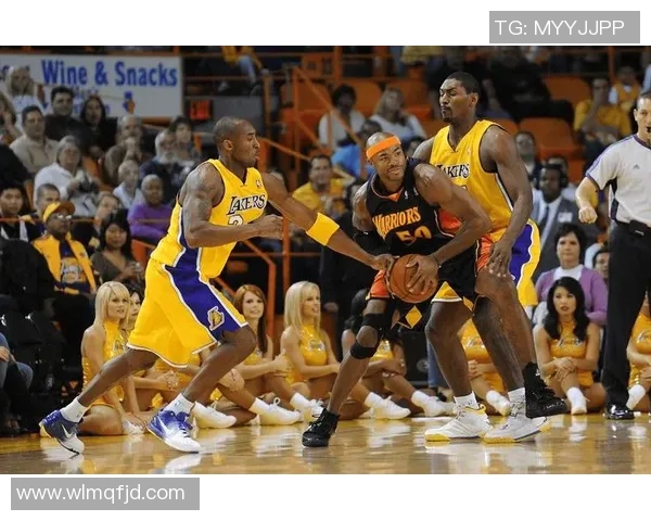 毒蛇与湖人精彩对决集锦回顾球场上的巅峰对抗与激情碰撞 毒蛇与湖人精彩对决集锦回顾球场上的巅峰对抗与激情碰撞