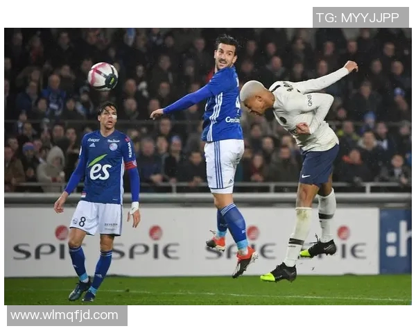 法甲激战斯特拉斯堡迎战雷恩双方争夺关键积分之战