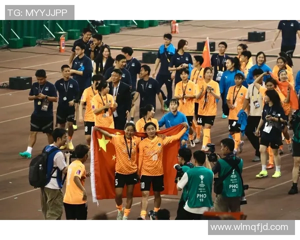 马丁内斯的传奇之路：从默默无闻到世界瞩目的足球明星