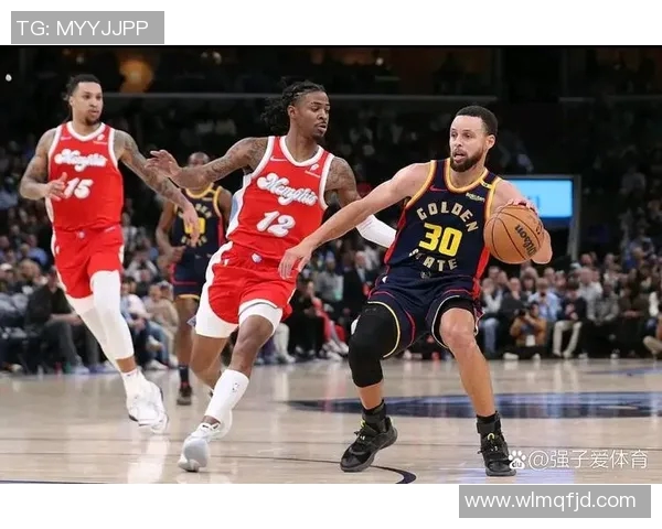 勇士队与小熊的激烈对决NBA赛场上的精彩瞬间与战术分析 勇士队与小熊的激烈对决NBA赛场上的精彩瞬间与战术分析